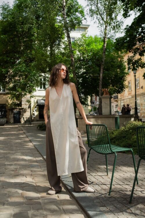 An elongated top – Beige